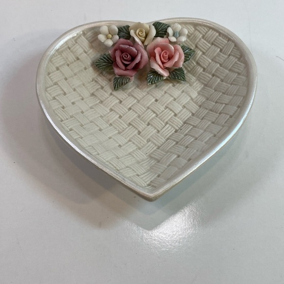 Vintage Ceramic Heart Dish Woven Design Roses Shaped Trinket Dish 5.5x5.5” - Picture 2 of 16
